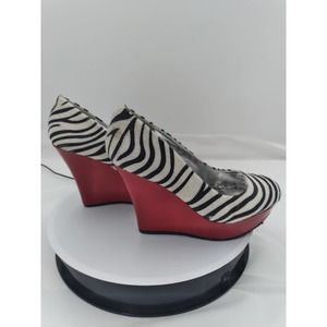 NIB 4.5" slip on wedge by Bamboo size 5.5